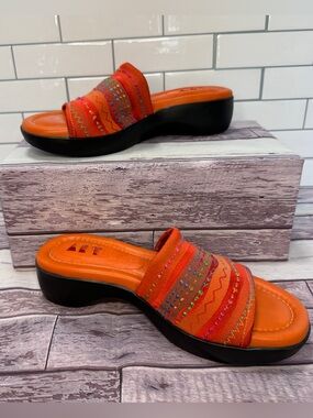 Women’s new  Art Effects Orange Embroidered Slide Sandals size 6